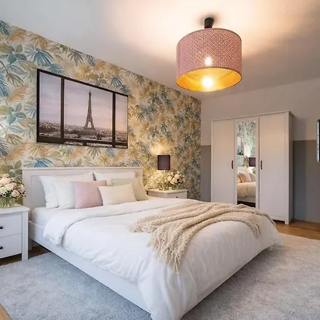 公寓 3 Apts - 9 Bedrooms - 16 Pers - Metro 7 - Ac