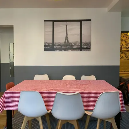 3 Apts - 9 Bedrooms - 16 Pers - Metro 7 - Ac