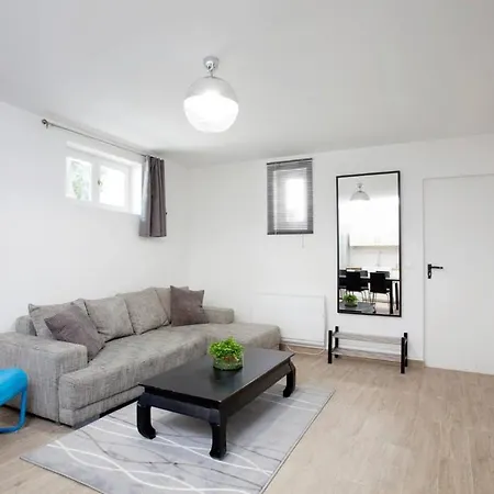 3 Apts - 9 Bedrooms - 16 Pers - Metro 7 - Ac