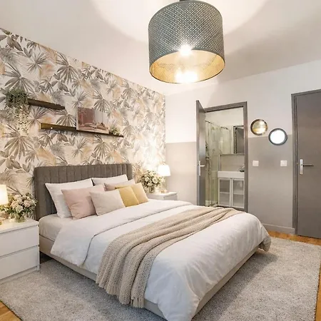 3 Apts - 9 Bedrooms - 16 Pers - Metro 7 - Ac 公寓