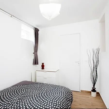 3 Apts - 9 Bedrooms - 16 Pers - Metro 7 - Ac * Villejuif