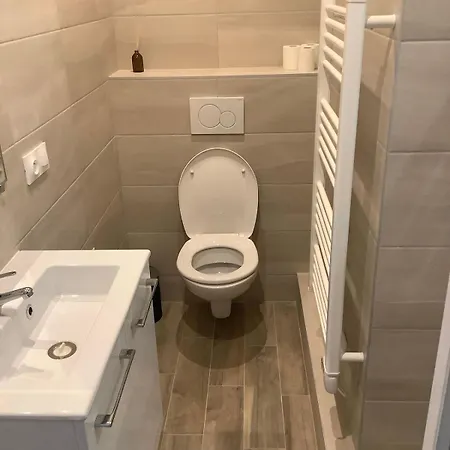 公寓 3 Apts - 9 Bedrooms - 16 Pers - Metro 7 - Ac